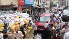 Tüccarların Bulunduğu Cadde Ve Sokaklar Fındıkla Doldu Taştı