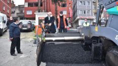 Başkan Zorluoğlu İş Makinesinin Başına Geçti Asfalt Döktü