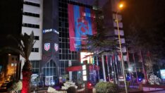 İş insanlarının Merkezi, bordo-maviye büründü…