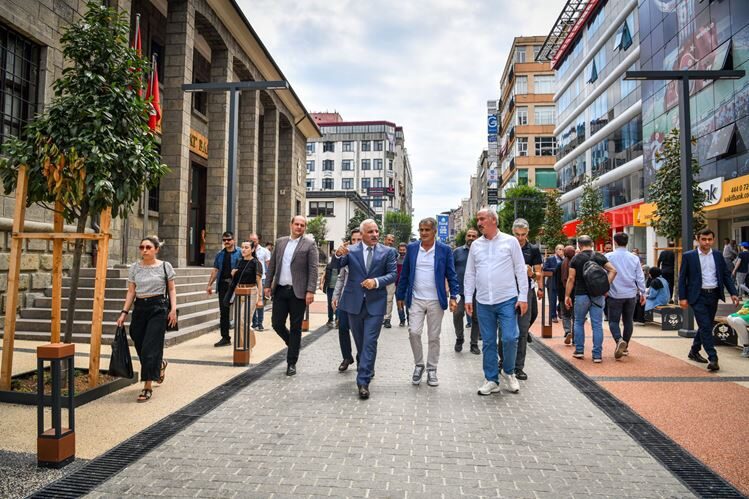 Başkan Zorluoğlu Ve Şenol Güneş Birlikte Trabzon’u Gezdi