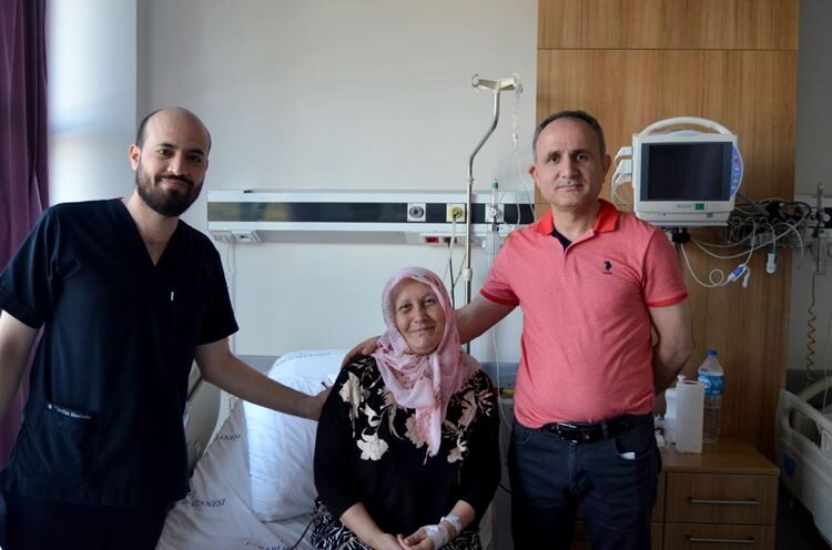 Çok Az Merkezde ve KTÜ Farabi Hastanesi’nde Uygulanabilen Yöntem ile Göğsünü Kaybetmeden Kanserden Kurtuldu