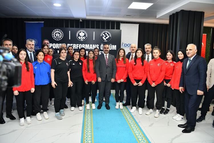 Bakan Kacır’dan Sporda Performans Ölçüm Ve Yetenek Seçim Merkezi’ne Tam Not