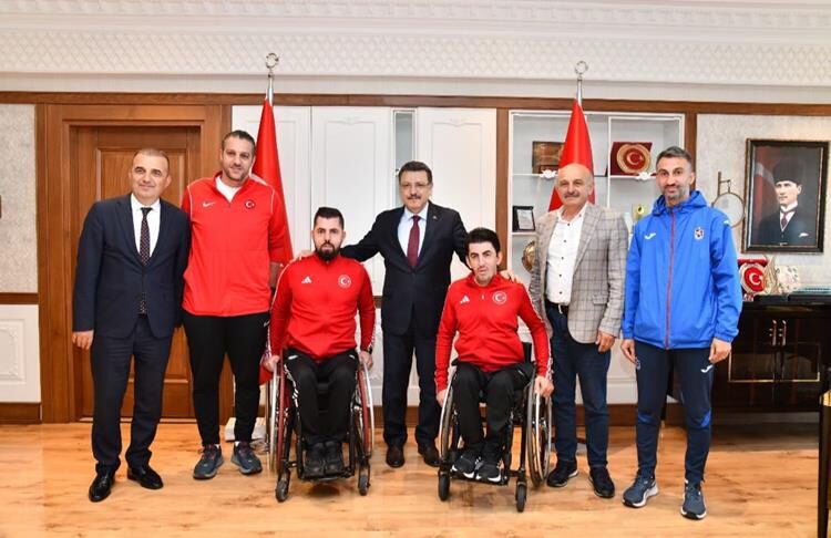 Başkan Genç Şampiyonları Ağırladı