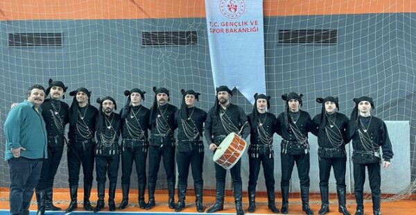 Halk Oyunlarında Çifte Şampiyon